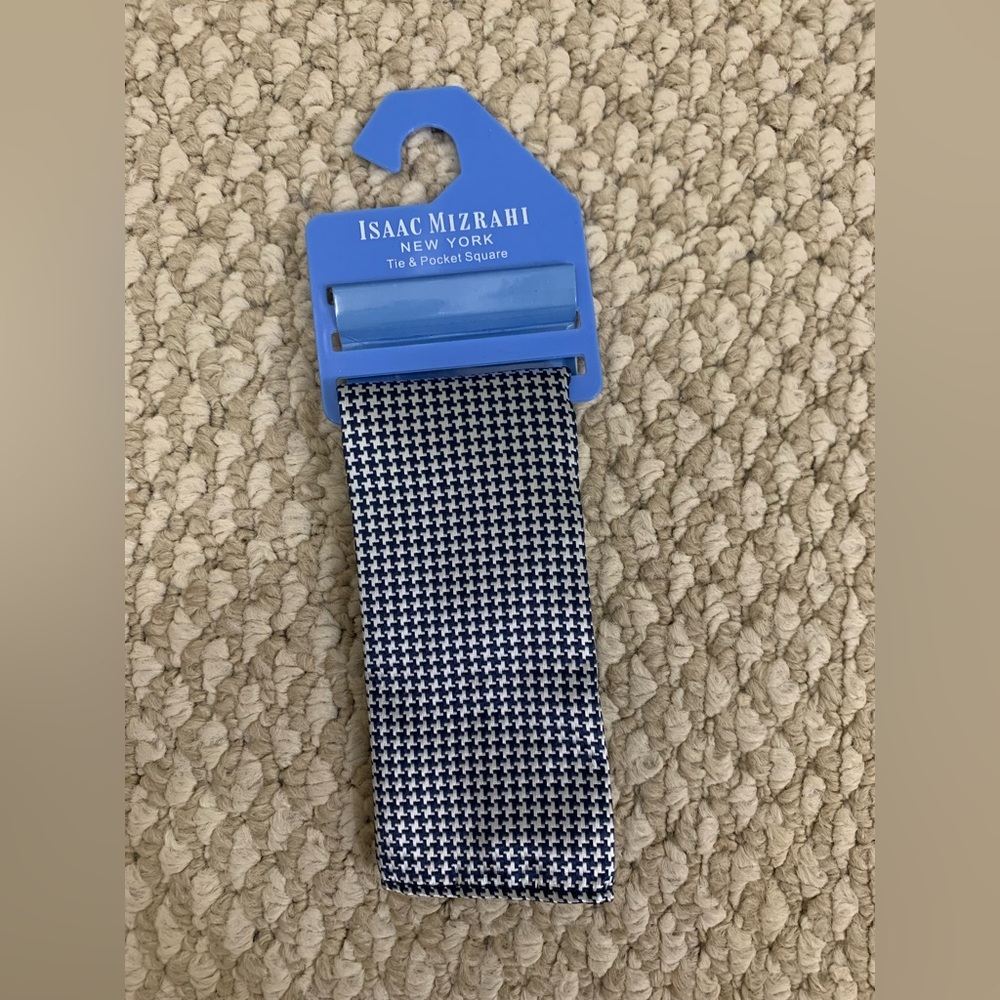 New Isaac Mizrahi New York Men’s Suit Navy Blue Pocket Square
